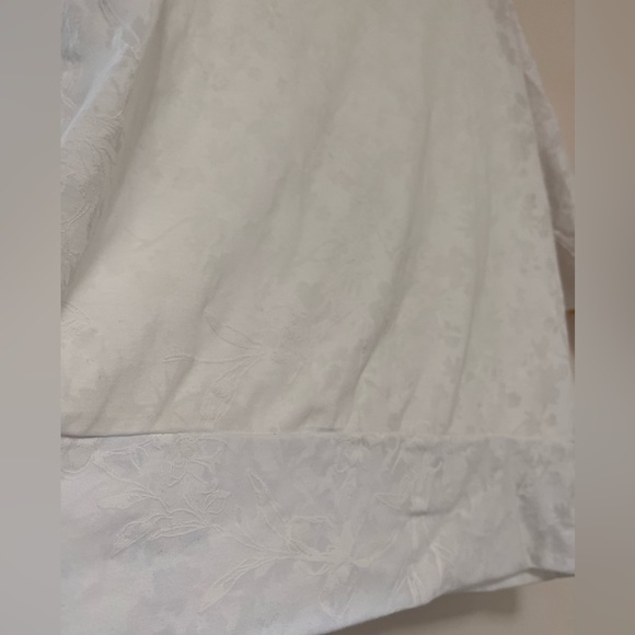 Chicos White Floral Burnout Tee in beautiful crisp white size 1 (M) - Picture 4 of 10